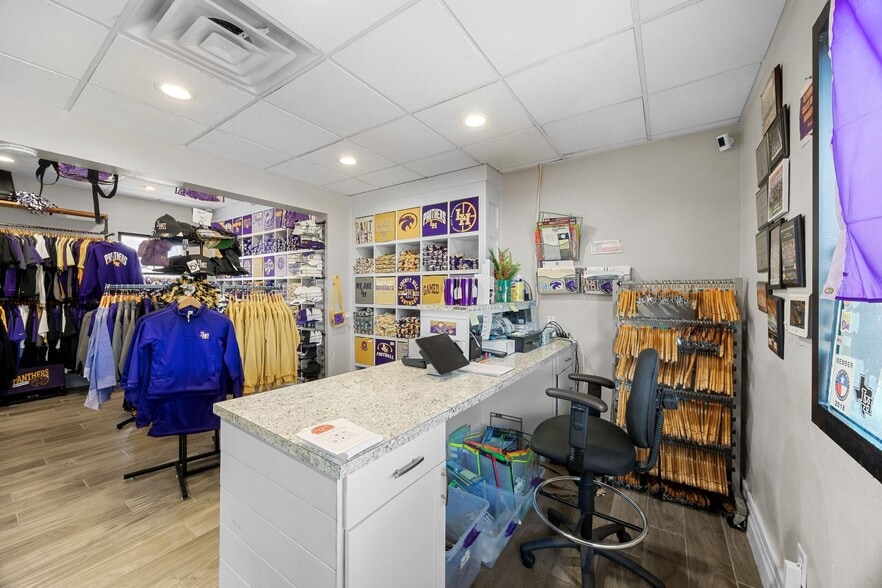 More Photos Of 14262 W State Highway 29, Liberty Hill General Retail For Sale