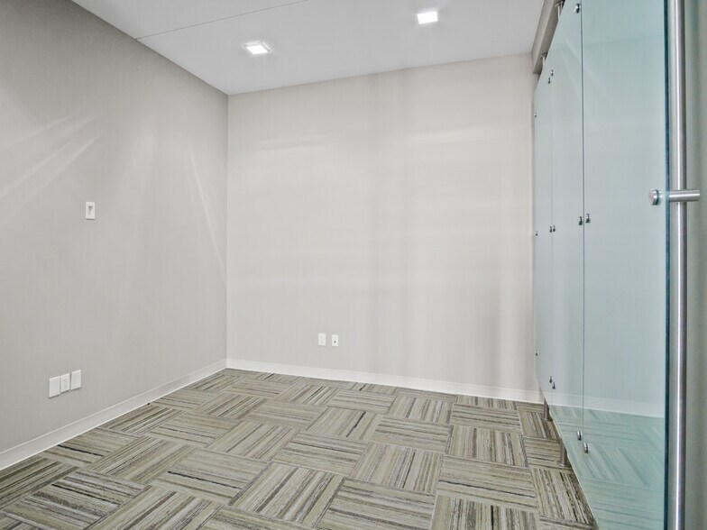 More Photos Of 7010 Rocio Dr, Laredo Freestanding For Lease