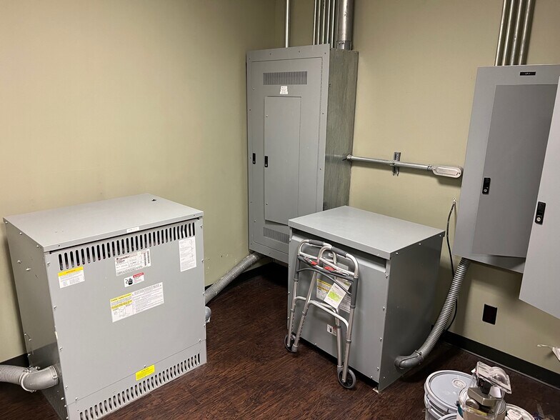 More Photos Of 11110 E I-10 Fwy, Houston Office For Sale