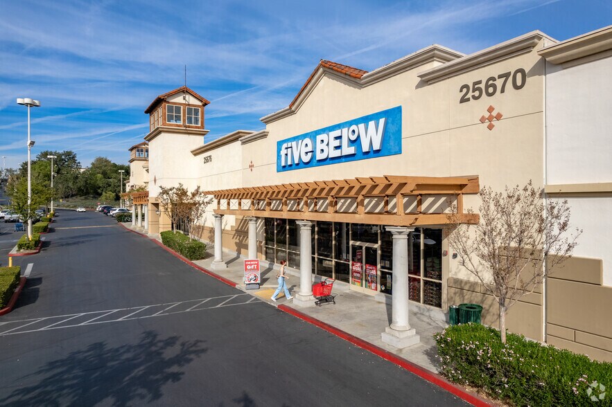 More Photos Of 25450 The Old Rd, Valencia Unknown For Lease