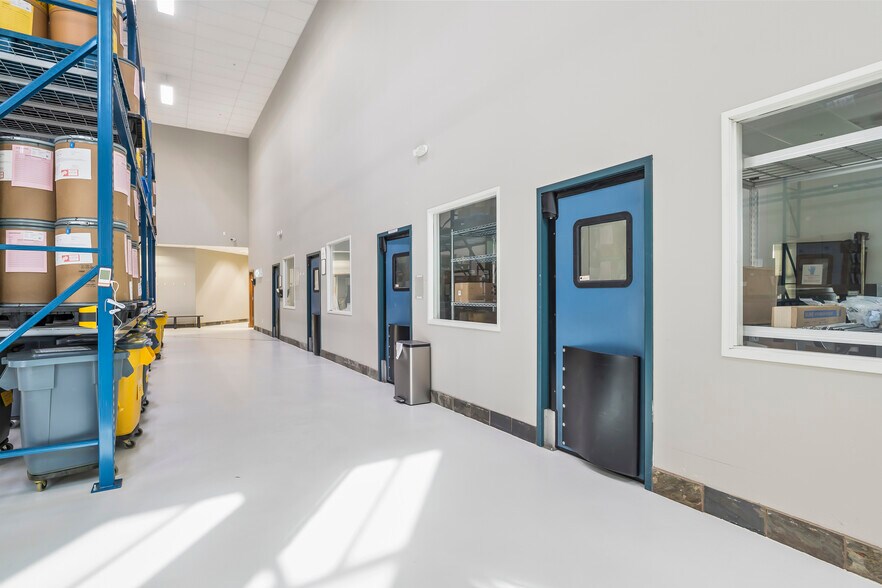 More Photos Of 601 N Larch St, Sisters Research And Development For Sale