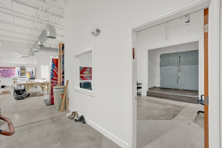 More Photos Of 1820 NE 146th St, Miami Manufacturing For Lease