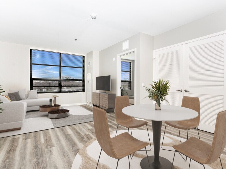 More Photos Of 6418 N Sheridan Rd, Chicago Apartments For Lease