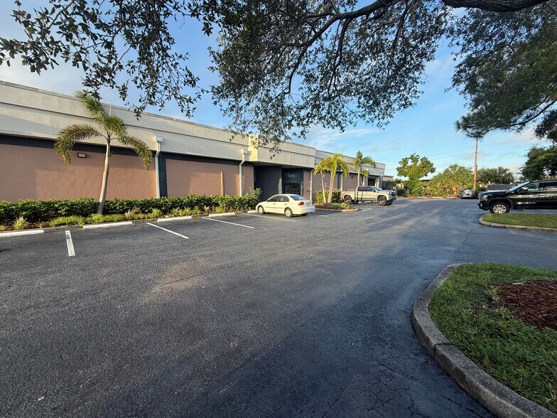 More Photos Of 4700 110th Ave N, Pinellas Park Warehouse For Sale