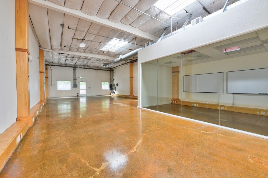 More Photos Of 977-979 Commercial St, Palo Alto Research And Development For Lease