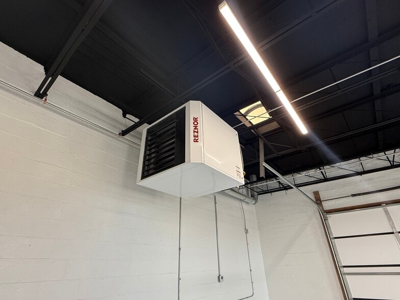 More Photos Of 1510 E Truman Rd, Kansas City Flex For Lease