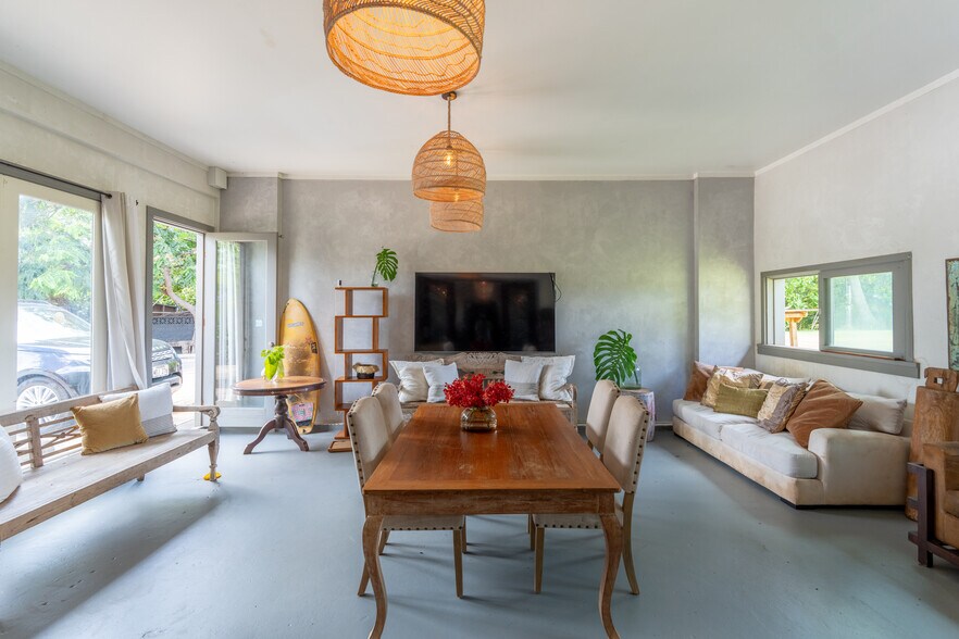 More Photos Of 65 Hana Hwy, Paia Restaurant For Sale