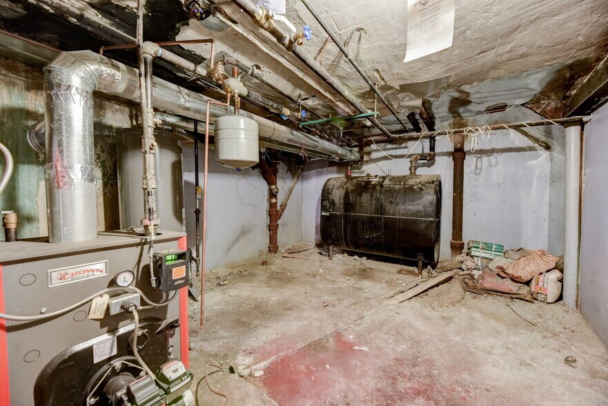 2705 Hone Ave, Bronx, NY 10469 Storefront For Sale