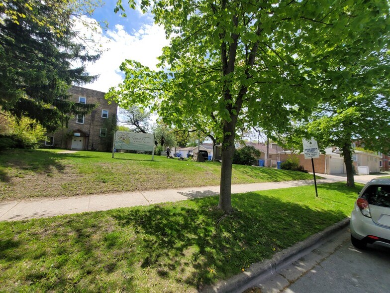 More Photos Of 6333 W Cornelia Ave, Chicago Religious Facility For Sale