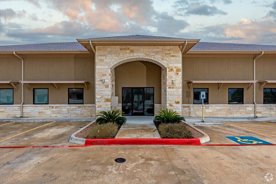 More Photos Of 9026 Culebra Rd, San Antonio Medical For Lease