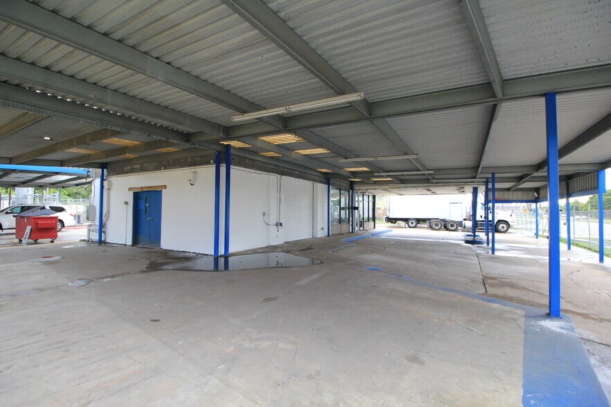 More Photos Of 8257 Gulf Fwy, Houston Auto Repair For Lease