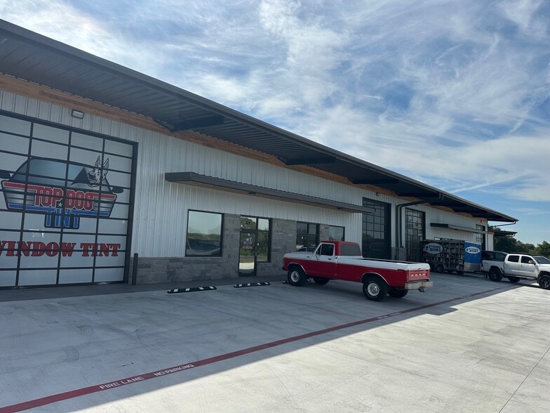 More Photos Of 1055 FM 2623, Seguin Showroom For Lease