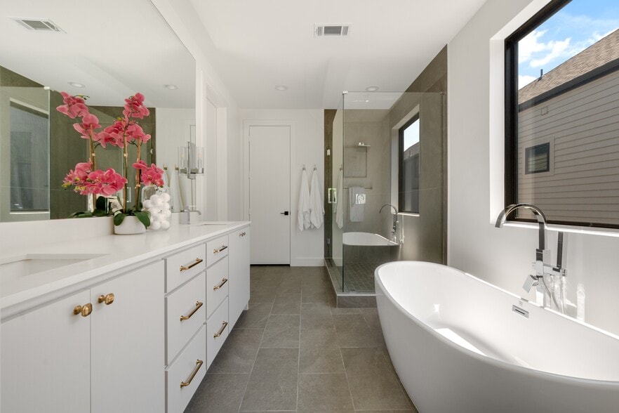 More Photos Of 2322 Kirby St, Dallas Apartments For Sale