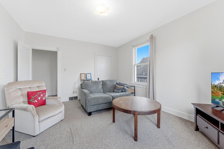 More Photos Of 320 Watts St, Morgantown Apartments For Sale