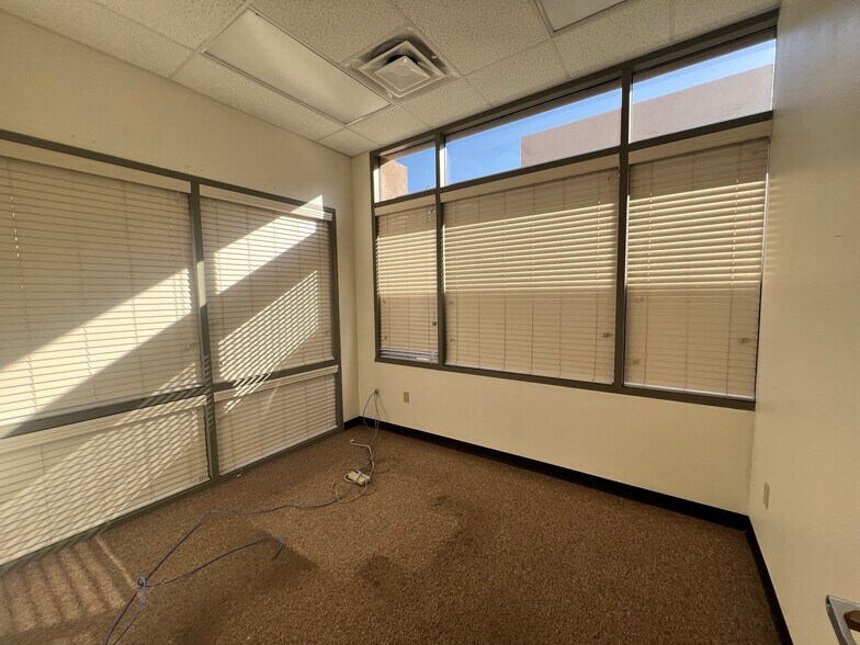 More Photos Of 6677 W Thunderbird Rd, Glendale Medical For Sale
