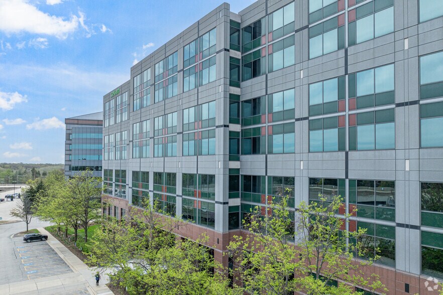 More Photos Of 3025 Highland Pky, Downers Grove Office For Lease