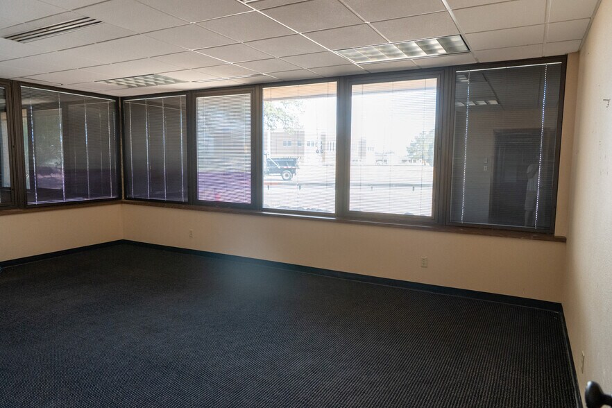 More Photos Of 125 W Missouri Ave, Midland Office For Sale