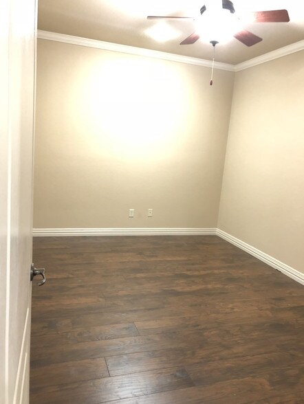 More Photos Of 1400 W Mayfield Rd, Arlington Loft Creative Space For Lease