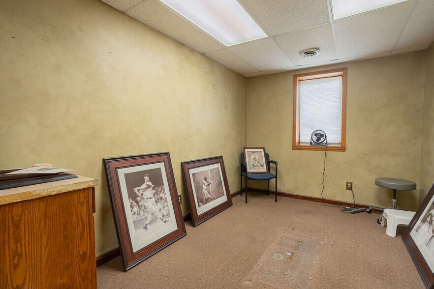 More Photos Of 520 E 8th St, Anderson Office For Lease