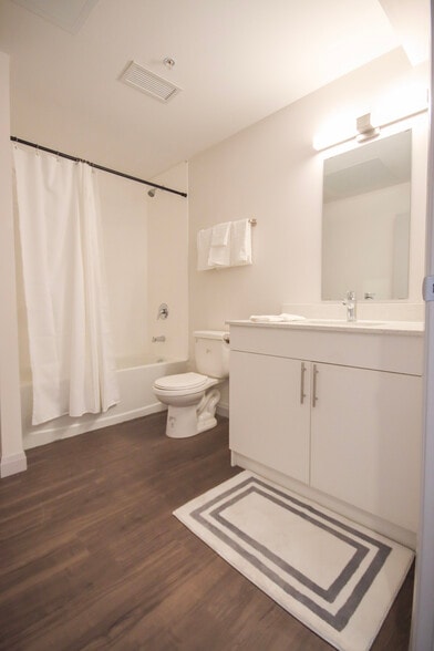 More Photos Of 16 Queen St W, Cambridge Apartments For Lease