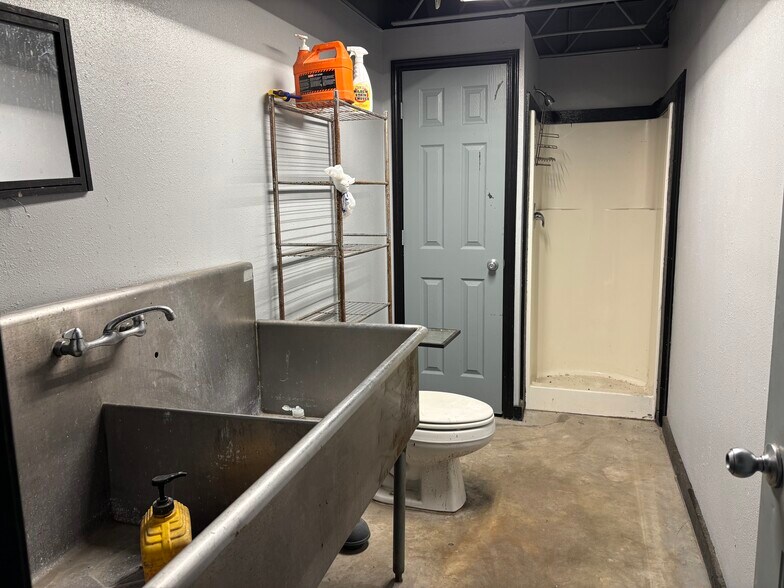 More Photos Of 3823 Fm 1128 Rd, Pearland Light Distribution For Lease