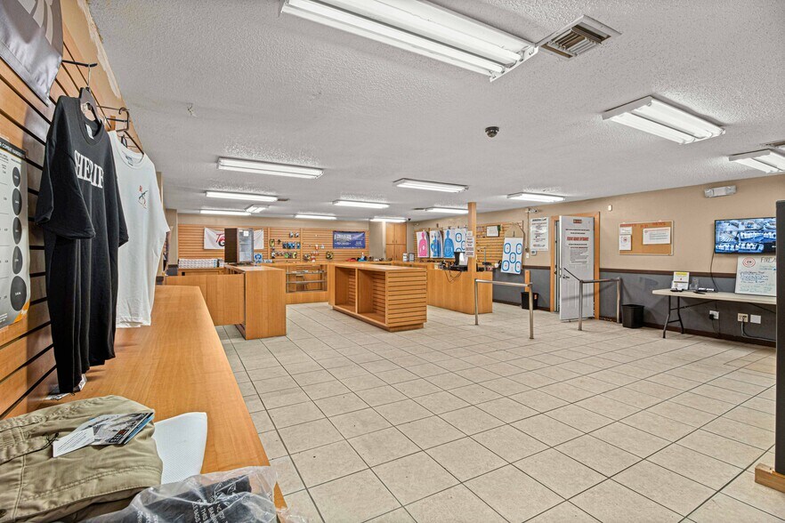 More Photos Of 1031 NE 16th St, Ocala Manufacturing For Sale