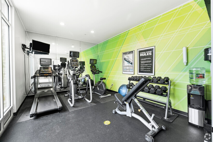 More Photos Of 300 E Central Texas Expy, Killeen Hotel For Sale