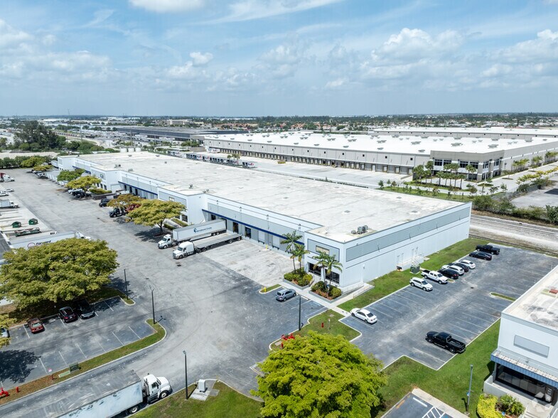 More Photos Of 11825 NW 100th Rd, Medley Warehouse For Lease