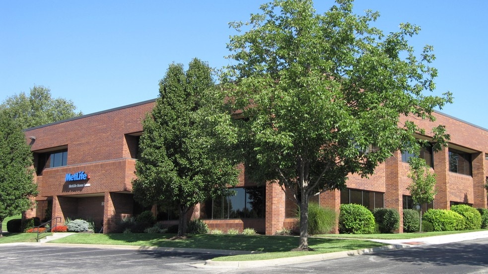 More Photos Of 8005 W 110th St, Overland Park Medical For Lease