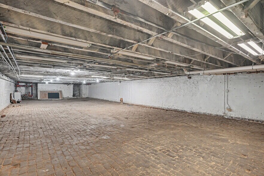 More Photos Of 318 W Broughton St, Savannah Storefront Retail Residential For Lease