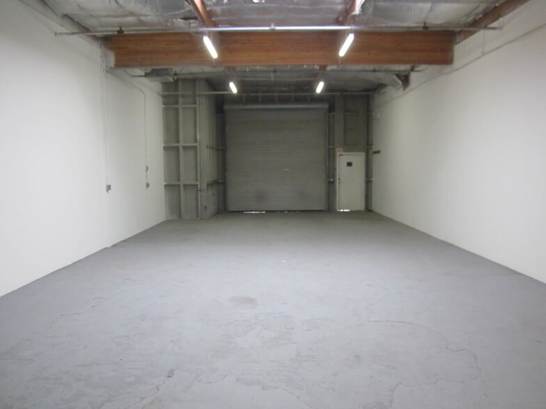 More Photos Of 77-775 Jackal Dr, Palm Desert Service For Lease