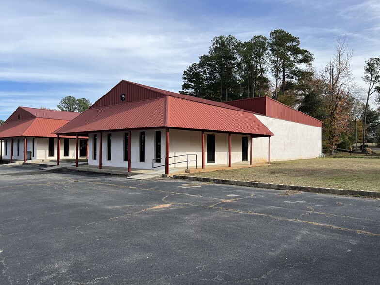 More Photos Of 401 Peacock Street, Cochran Office For Sale