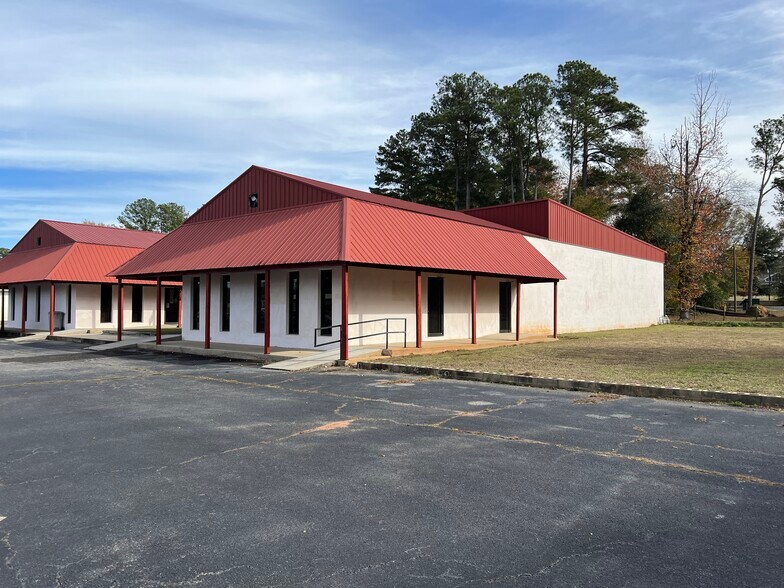 More Photos Of 401 Peacock Street, Cochran Office For Sale