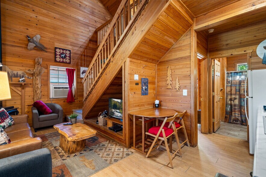 More Photos Of 1022 S Hunter Creek Dr, Payson Hotel For Sale