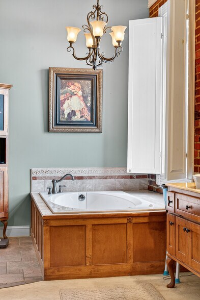 More Photos Of 109 7th Ave E, Springfield Flex For Sale