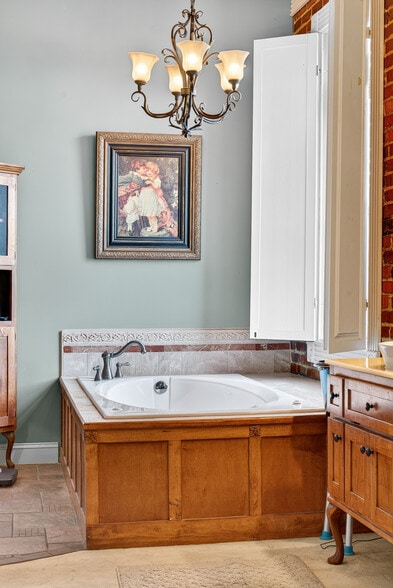 More Photos Of 109 7th Ave E, Springfield Flex For Sale