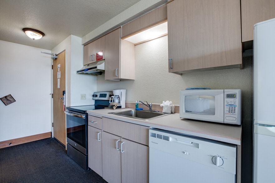 More Photos Of 101 NW 11th Ave, Rockaway Beach Hotel For Sale