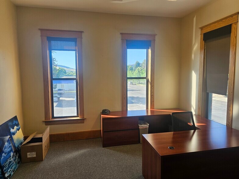 More Photos Of 2 S Main St, Coalville Loft Creative Space For Lease