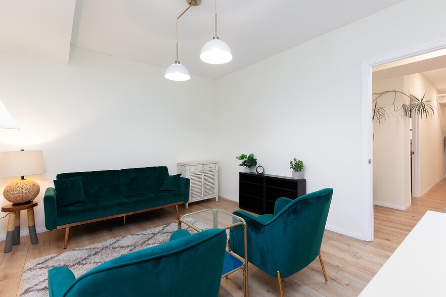 More Photos Of 1940 Garnet Ave, San Diego Medical For Sale