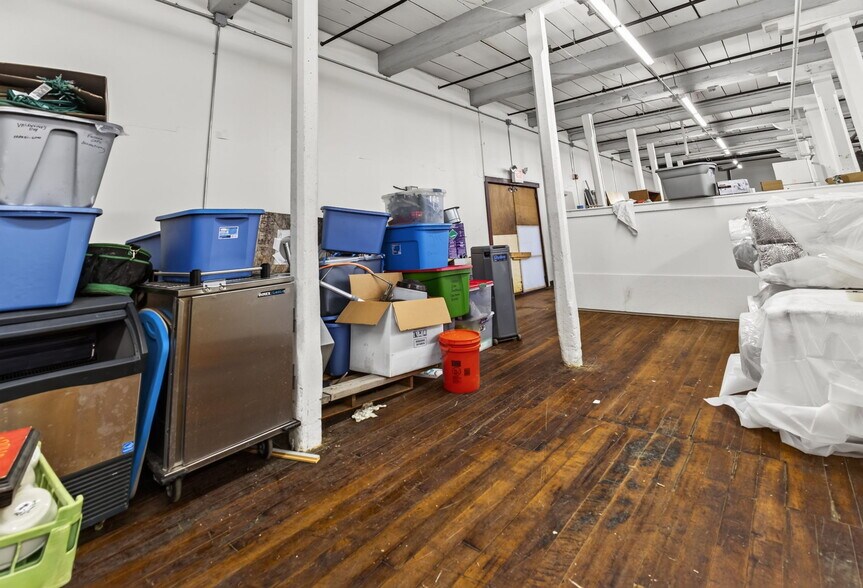 More Photos Of 420 Park St, Housatonic Flex For Sale