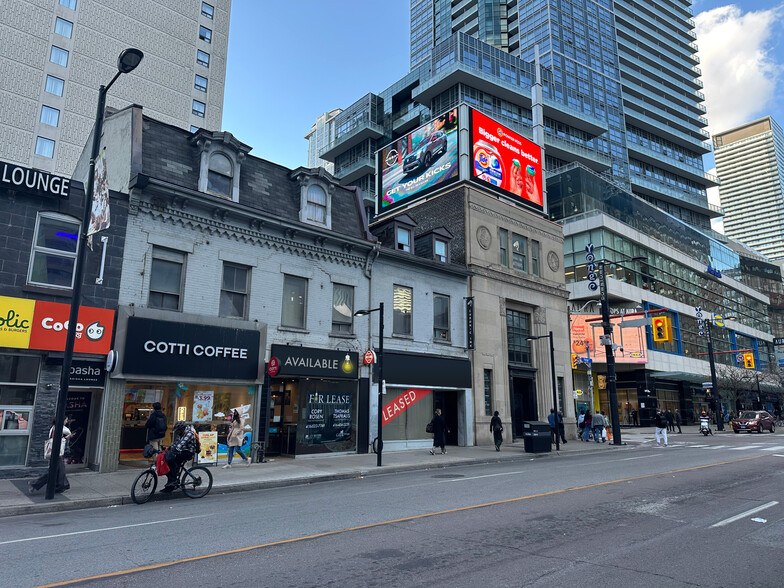 Primary Photo Of 374A Yonge St, Toronto General Retail For Lease