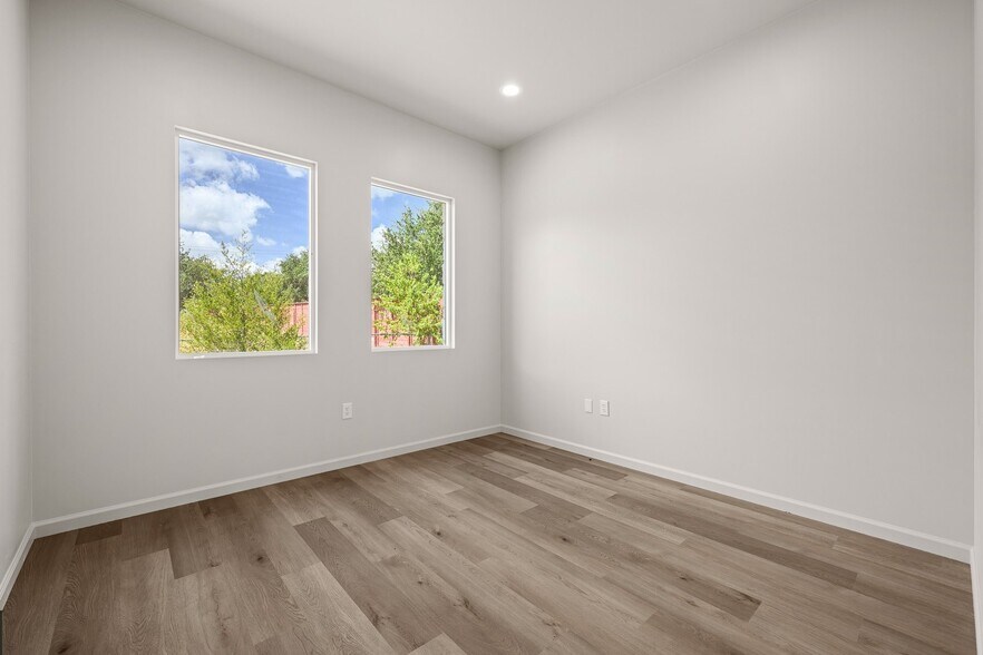 More Photos Of 701 Crystal Falls Pky, Leander Office For Sale