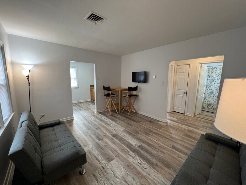 More Photos Of 301 7th St SW, Charlottesville Light Distribution For Sale