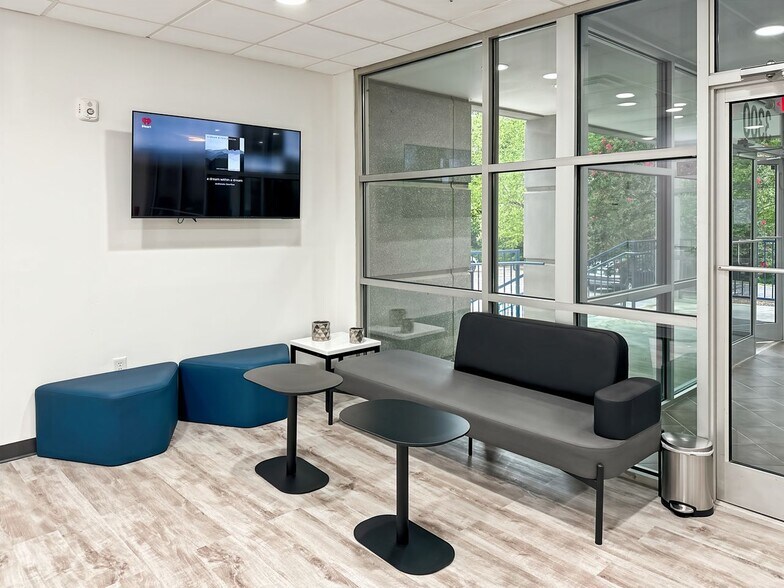 More Photos Of 3300 Gateway Centre Blvd, Morrisville Coworking Space