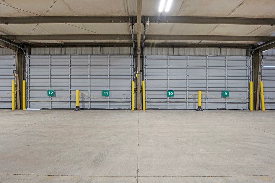 More Photos Of 161 Center St, Jacksonville Truck Terminal For Lease