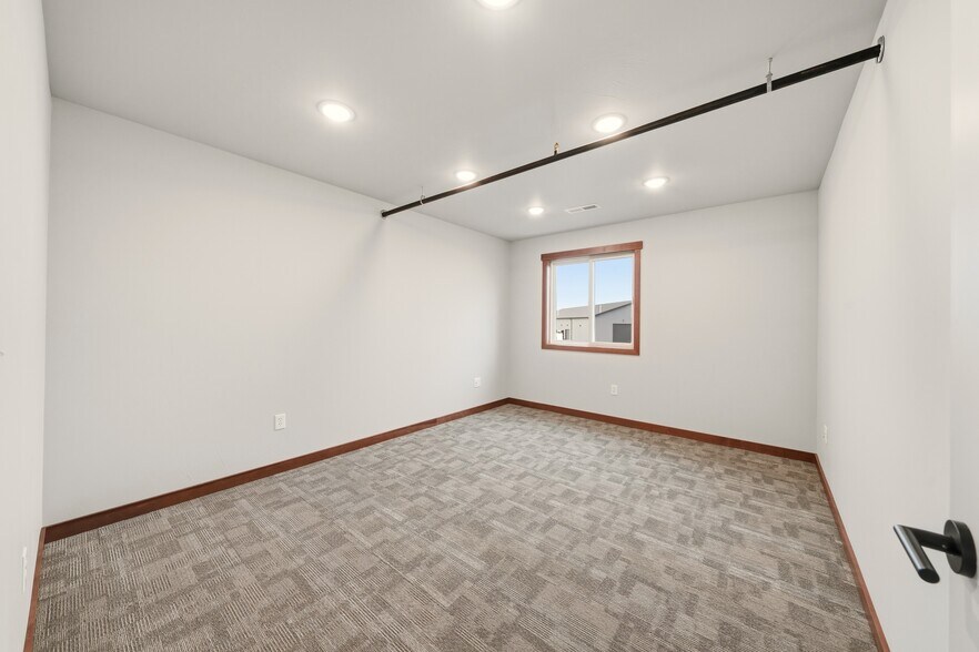 More Photos Of 1408 N Jackrabbit Ln, Belgrade Office For Sale