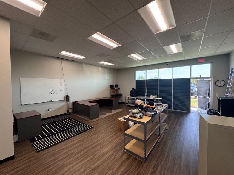 More Photos Of 10222 Pecan Park Blvd, Austin Storefront Retail Office For Lease