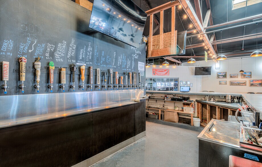 More Photos Of 420 N Main St, Prineville Restaurant For Lease