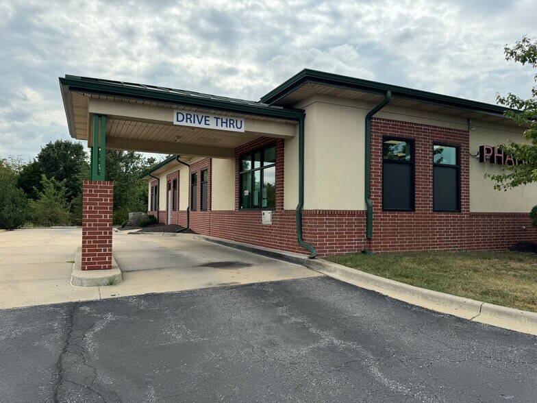 More Photos Of 15415 Pinehurst Dr, Basehor Office For Lease