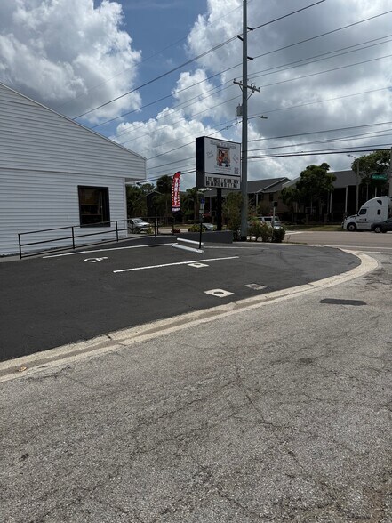 More Photos Of 5897 Memorial Hwy, Tampa Storefront Retail Office For Lease